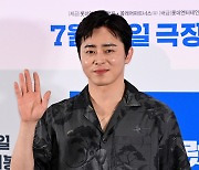 [종합] "천만 '파묘' 오프닝 기록 경신"…조정석 '파일럿' 개봉 첫날 37만 동원→압도적 흥행 1위