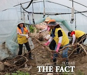 수원자원봉사센터, 자매도시 논산서 수해복구 '구슬땀'