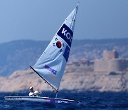 Korean sailor Ha Jee-min ends day one in the middle of the pack