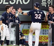 '30-6' 역사적 대승 다음날은 '1-0' 짠물승…두산, KIA에 3연승