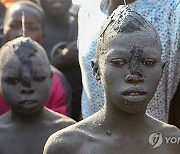 KENYA PHOTO SET CIRCUMCISION TRADITION