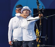 [2024파리] '심장 쫄깃' 슛오프 접전...임시현-김우진, 혼성 단체 8강 진출