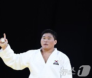 유도 김민종, 최중량급 결승 진출…'최강' 리네르와 金 다툼 [올림픽]