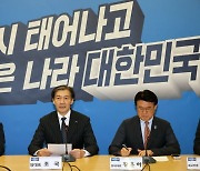 조국, '제2의 죽창가' 부르나…"윤석열 정권서 출세하려면 친일파 되라"