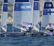 Korea sailor Ha Jee-min stays in middle of pack on day two of men's dinghy