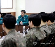 국방부 “장기복무 희망 부사관, 결격사유 없으면 전원 선발 검토한다”