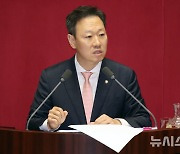 박수민, 필리버스터 '15시간 50분'…역대 최장 기록 경신[뉴시스Pic]