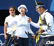 김우진-임시현, 대만 잡아내고 혼성 단체전 8강 진출 [사진]