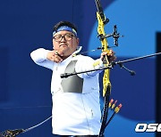 파리올림픽 양궁 혼성단체 김우진, '텐 향해 쏜다' [사진]