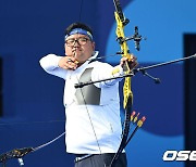 파리올림픽 양궁 혼성단체 김우진, '집중 또 집중' [사진]