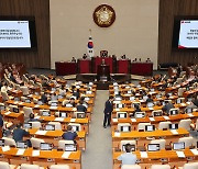 민주당, '25만 원법 · 이진숙 탄핵안' 본회의 강행 예고