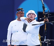 '최강' 한국 양궁, 혼성 단체전도 금빛 화살…임시현·김우진 2관왕