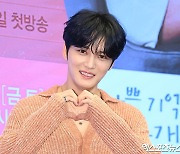 김재중 '사랑의 하트'[엑's HD포토]