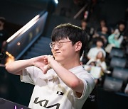 DK, KDF 쉴 새 없이 밀어붙이며 1세트 승리 (LCK)