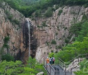 ‘시원한 폭포수’ 설악산 대승폭포 88m 높이 물줄기 장관