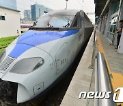 서울-목포 KTX, 군포서 장애로 멈춰…승객 900여명 불편