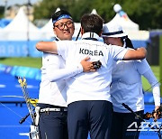 [포토] 대한민국 양궁, 혼성 단체전 올림픽 2연패