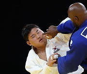 유도 김민종, 결승전서 패해 은메달…유도 최중량급 역대 최고 성적