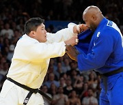 Judoka Kim Min-jong falls to Teddy Riner to take silver in men's +100kg