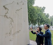 英 참전비 찾은 보훈장관 “참전비 ‘독도 표기’ 로더미어 자작부인 직접 만나고 공적 알리겠다”