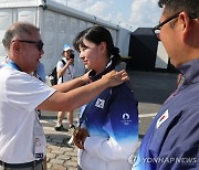 임시현 격려하는 정의선 회장