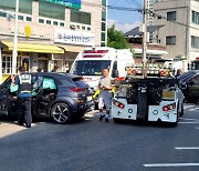 진주 한 사거리서 차량 3대 잇따라 추돌…4명 부상