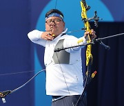 [2024파리] 양궁 집안싸움 승자는 '큰형님' 김우진, 결승 진출