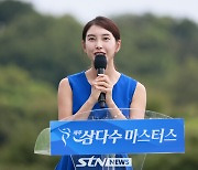 [STN포토]시상식 진행하고 있는 홍재경 아나운서