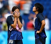 '악동' 로드먼 딸→통한의 '연장골'에 눈물, 日 축구…남자 이어 여자도 올림픽 8강에서 좌절