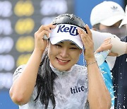 윤이나 "동료선수들의 우승 물세례에 너무 감사" [KLPGA]