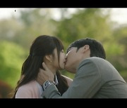 [TVis] ‘낮밤녀 종영’ 정은지, 최진혁과 재회 입맞춤 “많이 보고 싶었어” 꽃길 엔딩