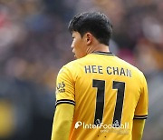 옛 동료 만난 황희찬, 웃으며 유니폼 교환 완료... 1도움 적립→울버햄튼 4-0 대승