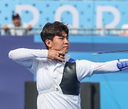 [파리올림픽] 양궁 김제덕, 남자 개인전 4강 진출 실패…미국 엘리슨에 0-6 패배