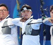 김우진·이우석·김제덕, 양궁 개인전 8강 진출