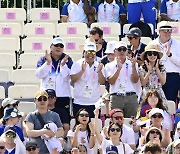 [포토] 응원전 나선 정의선 회장, ‘한국 선수들 마지막 한 발까지 화이팅’