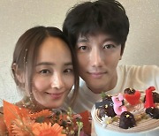 기태영, 결혼 13주년 자축 “우리 ♥유진이 미안해” 점점 닮아가는 부부