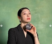 ‘고우림♥’ 김연아, 우아함의 끝판왕..D사 광고인데 ‘얼굴밖에 안 보여’