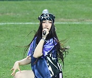 [ST포토] 뉴진스 혜인, '축구 유니폼 어때요?'