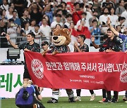 역대급 한국 투어 인증…뮌헨 CFO "한달간 유니폼 판매량 지난 시즌 능가"