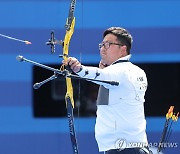 [1보] 김우진, 올림픽 양궁 3관왕 보인다…이우석 꺾고 개인전 결승행