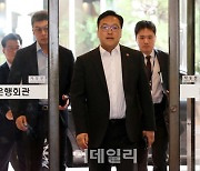 [포토]금융리스크 점검회의 도착한 김병환 금융위원장