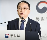 통일부 정례브리핑하는 구병삼 대변인