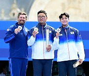 [포토]한국 양궁, 남자 개인 금-동까지!