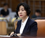 ‘아빠 찬스’ 논란, 이숙연 대법관 후보자 임명안 국회 통과