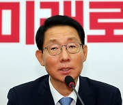 與, 의총서 김상훈 정책위의장 임명 박수로 추인