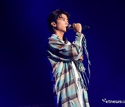 2PM 장우영, 데뷔 첫 단독 팬미팅 성료…“서로 아껴주고 사랑해주길”