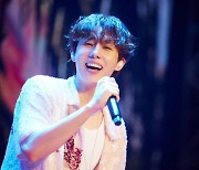 [Herald Review] Infinite leader Kim Sung-kyu mesmerizes fans with top-notch live performance with band