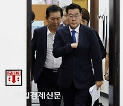 [포토] 최고위회의 참석하는 박찬대 당대표 대행