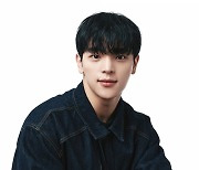 김우진 “벌써 데뷔 3주년…모든 나날 곁에서 응원해 준 팬들 감사”