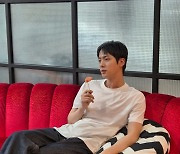 BTS 진, 전역 후 미친 듯 물오른 비주얼 근황 [스타이슈]